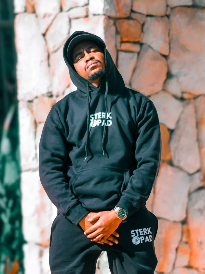 Eazy OGee in a SterkOpad tracksuit