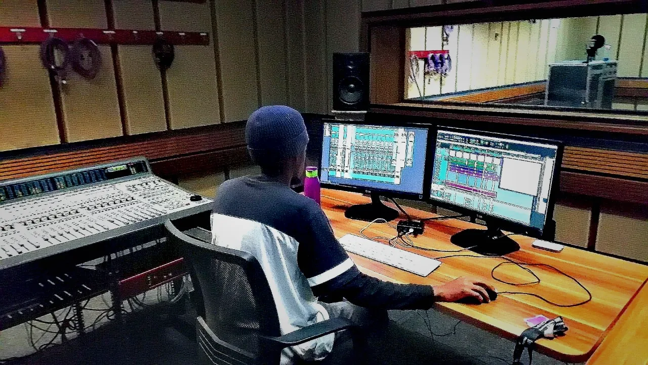 Fvrrow Otb at the SterkOpad studio console