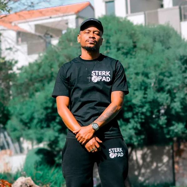 SterkOpad artist in a branded tee in a garden