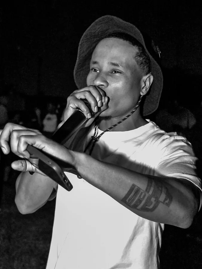Wazza OGee performing live