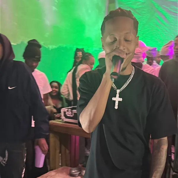 Xanny Pxxl performing live on the mic